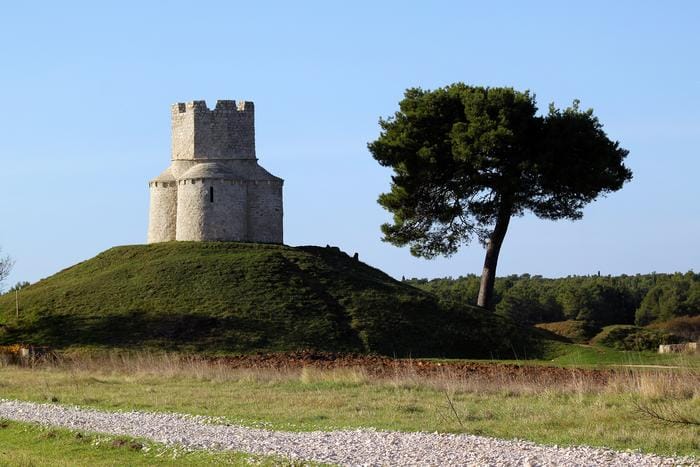 Nin was the center of political and ecclesiastical life in the Middle Ages.