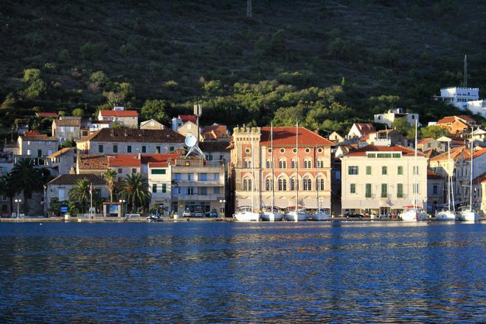 Vis had the status of a free city during the Roman Empire.