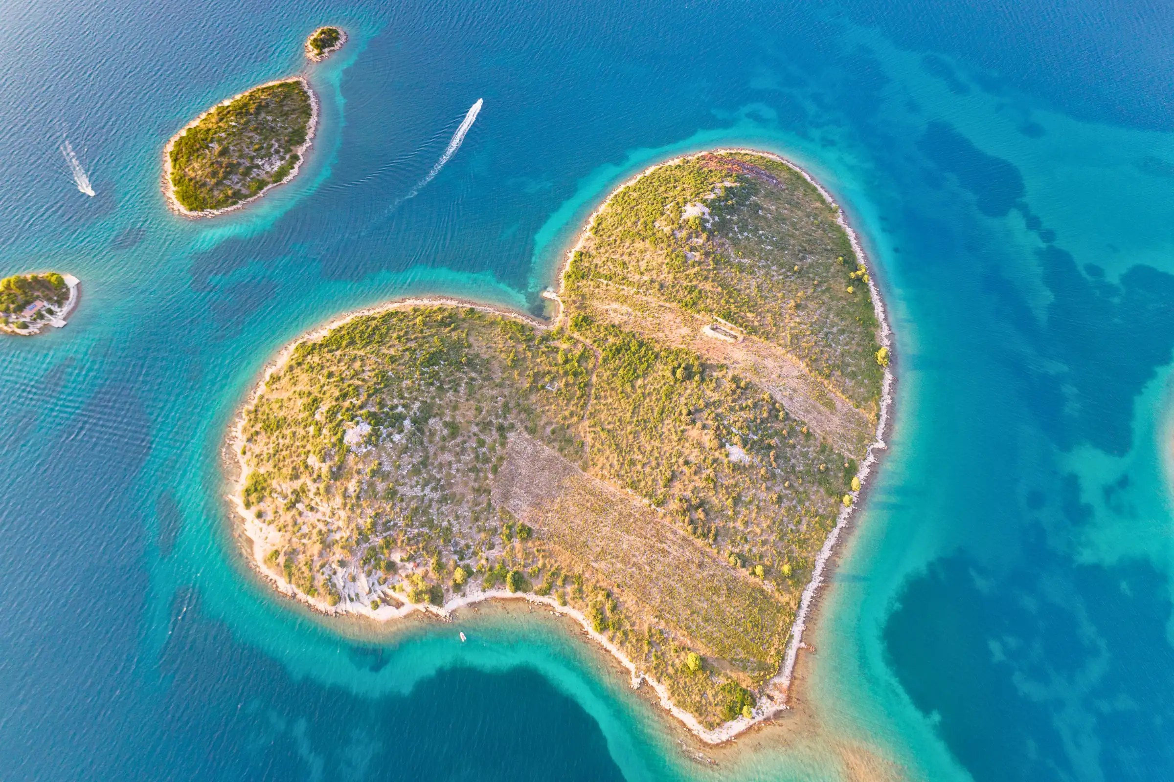 Galešnjak otok v obliki srca