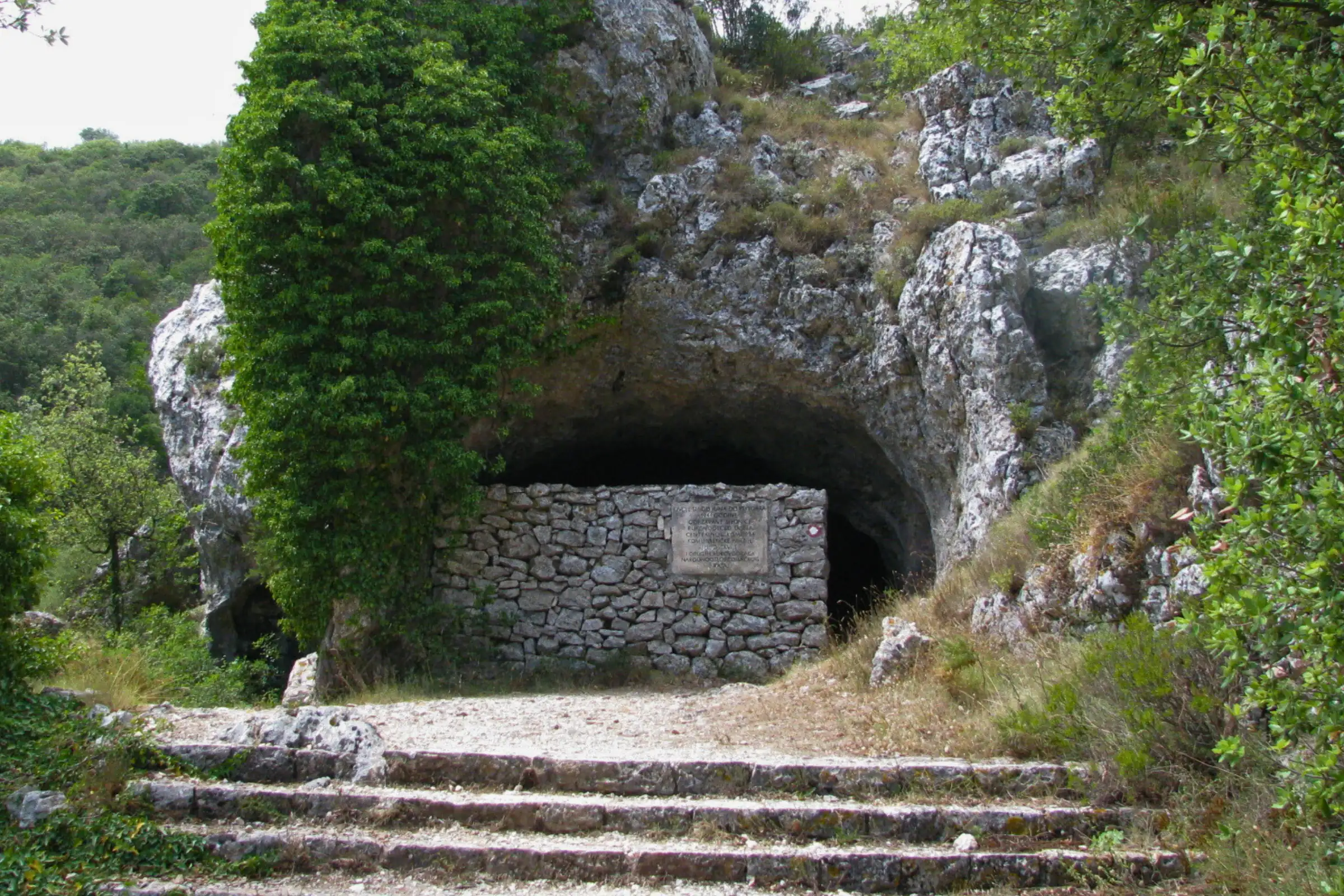 Titova jama na otoku Vis