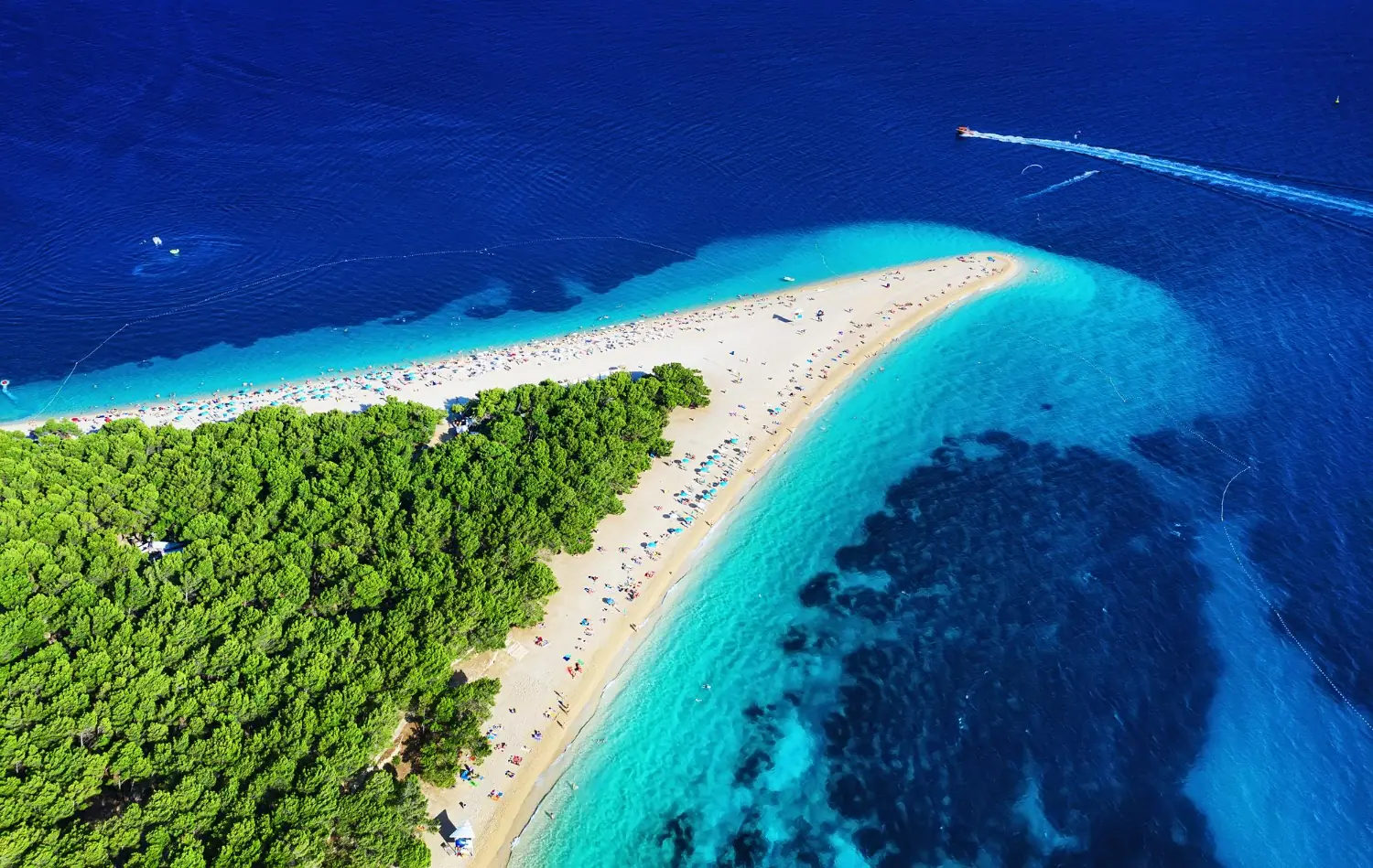 Zlatni Rat Brač Kroatien – ikonischer Strand mit einzigartiger Form und kristallklarem Wasser