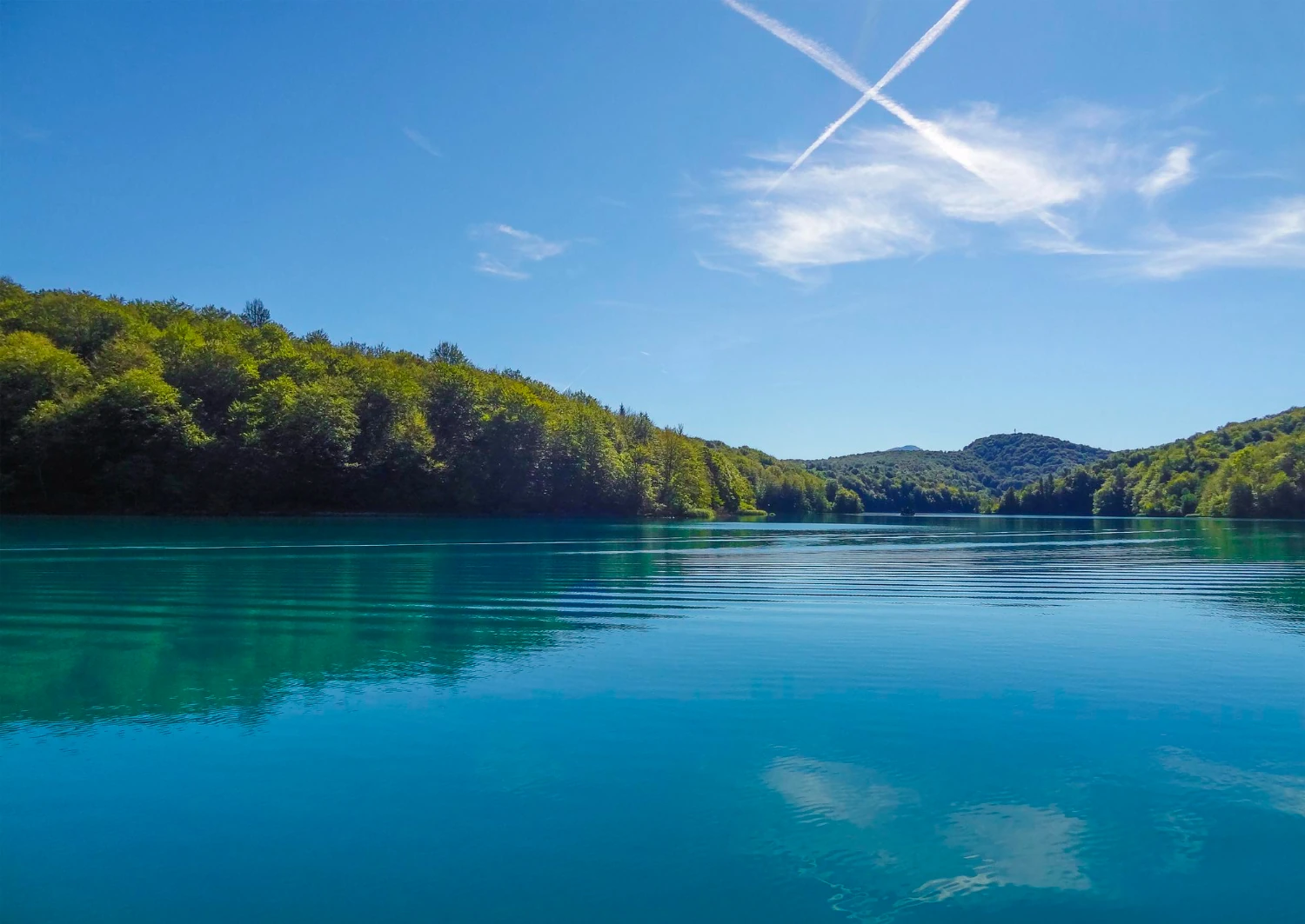 Plitvice Lakes National Park – crystal-clear lakes surrounded by forest Peaceful turquoise lakes and lush forest in Plitvice Lakes National Park, Croatia’s most famous natural destination.