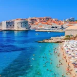 Dubrovnik plaža more stari grad panorama