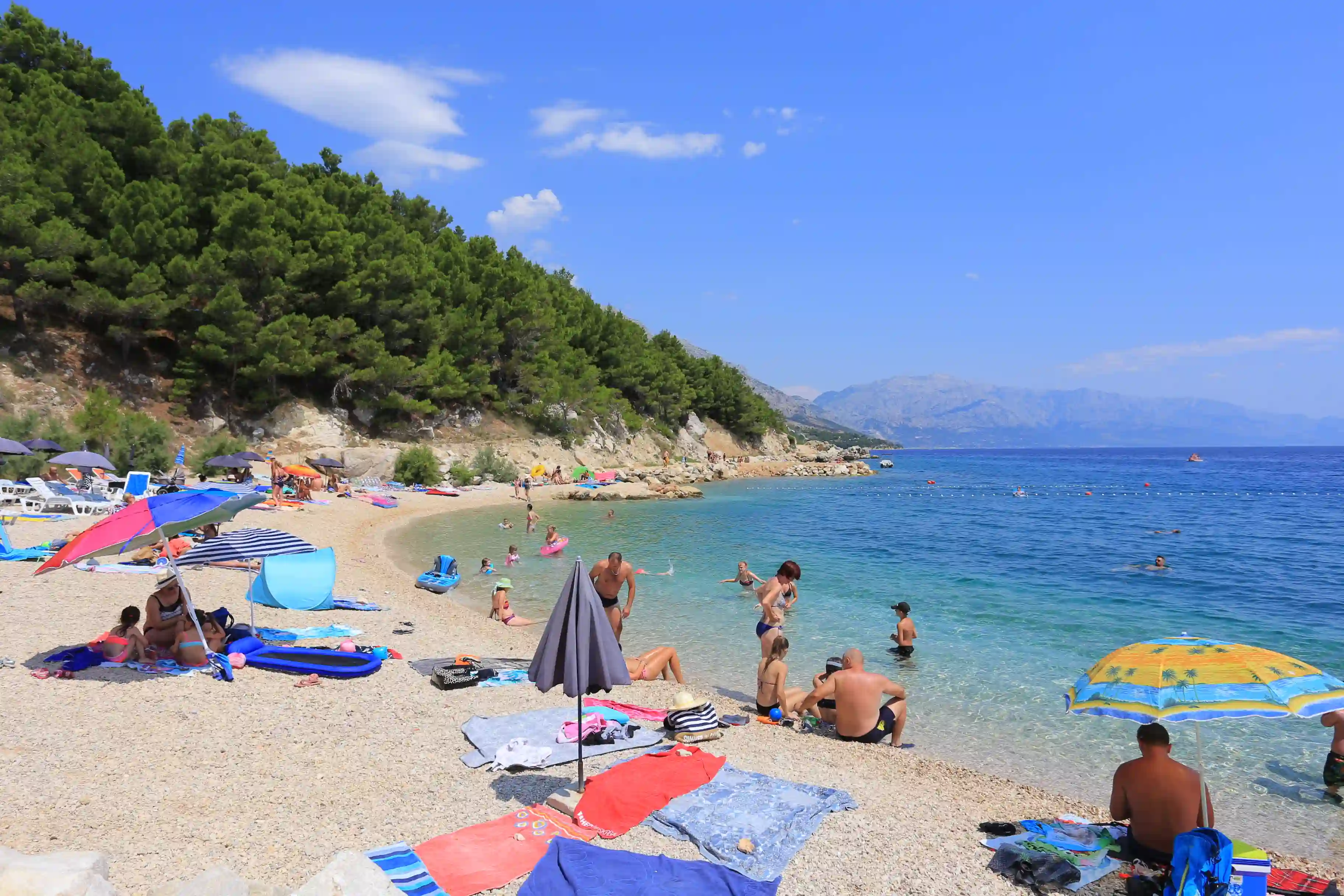Plaža Lokva Rogoznica Plaža Lokva Rogoznica šljunčano stjenovita uvala