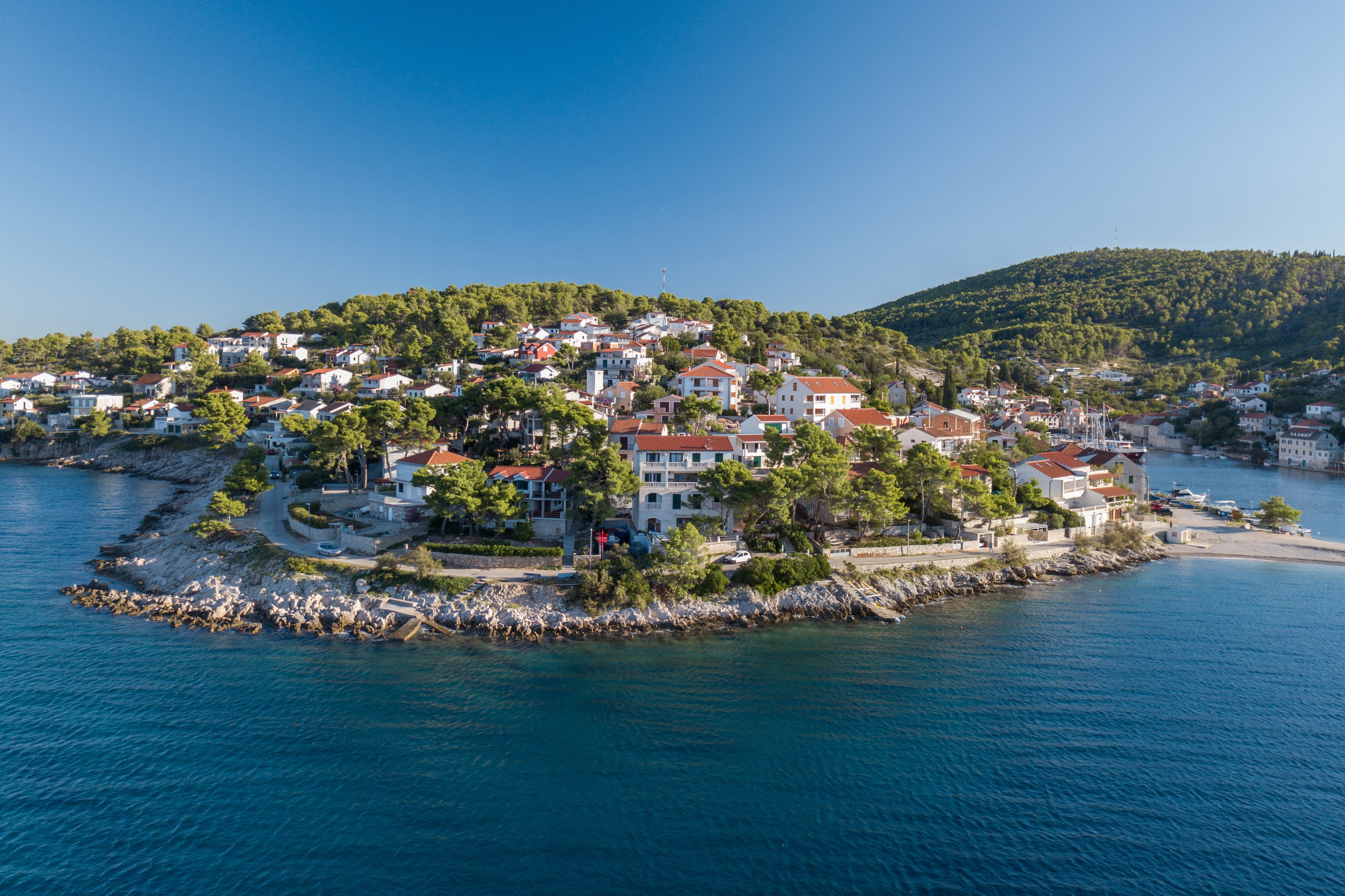 Izleti iz Splita na otoke – Šolta za mirniji jednodnevni izlet brodom.