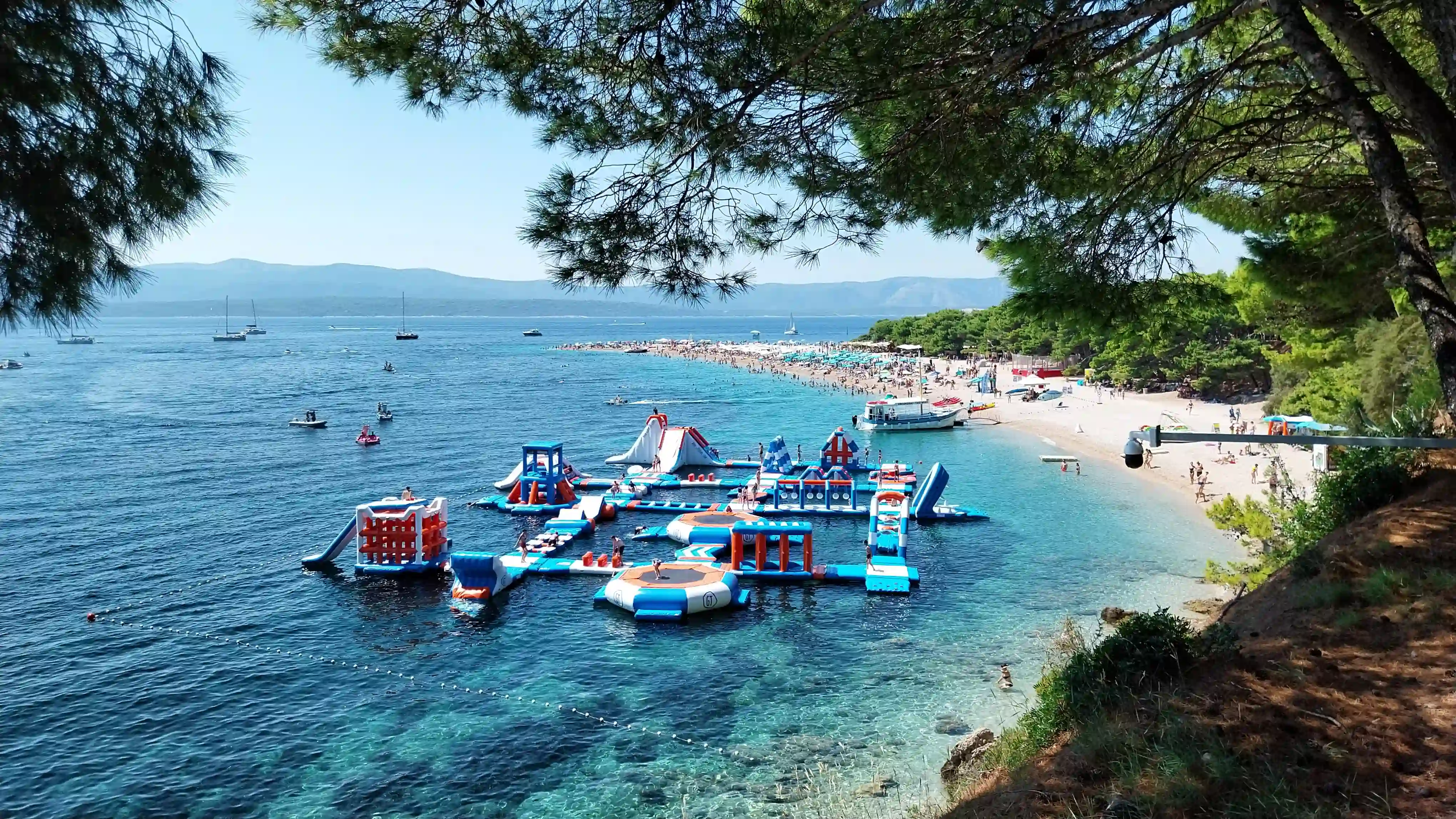 Izleti na Bol iz Splita – Zlatni rat na Braču za cjelodnevni otočki izlet.