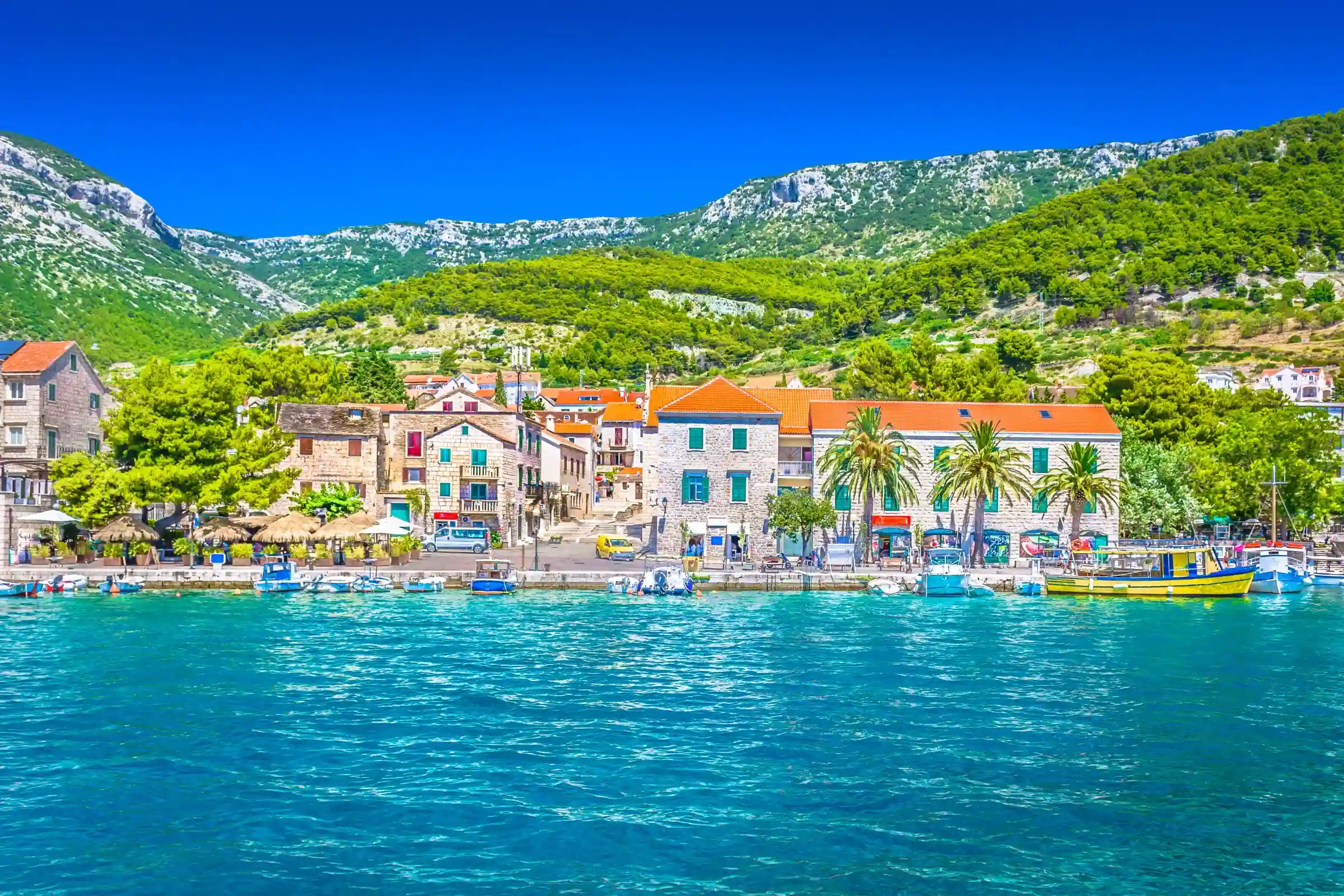 Apartmani u Bolu blizu plaže Zlatni rat - rezervacija na adriatic.hr