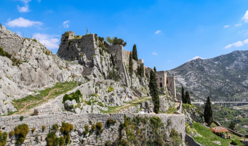 Tvrđava Klis iznad Splita, lokacija koja je u seriji Game of Thrones glumila grad Meereen.