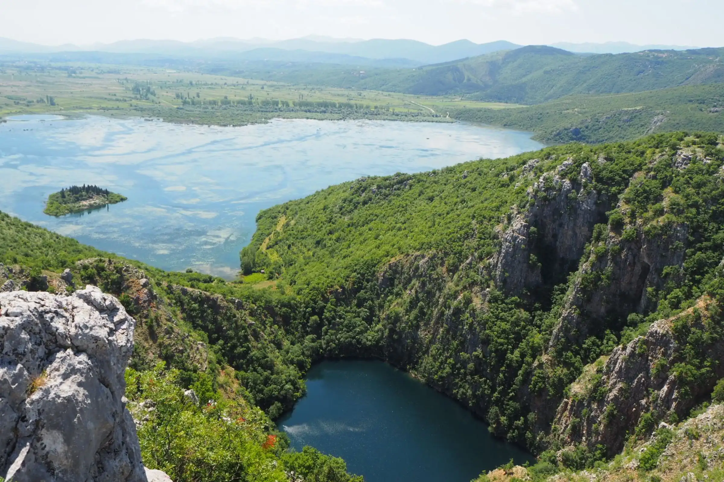 Izleti iz Splita – Modro i Crveno jezero u Imotskom.