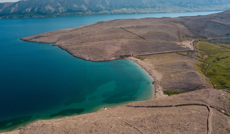 Plaža Ručica kod Metajne na otoku Pagu