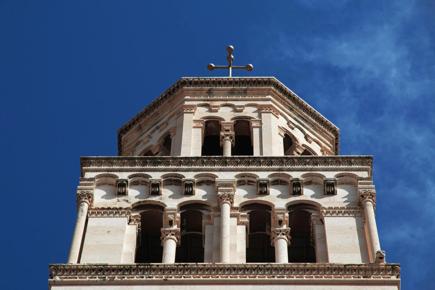 Pogled sa zvonika katedrale na Split