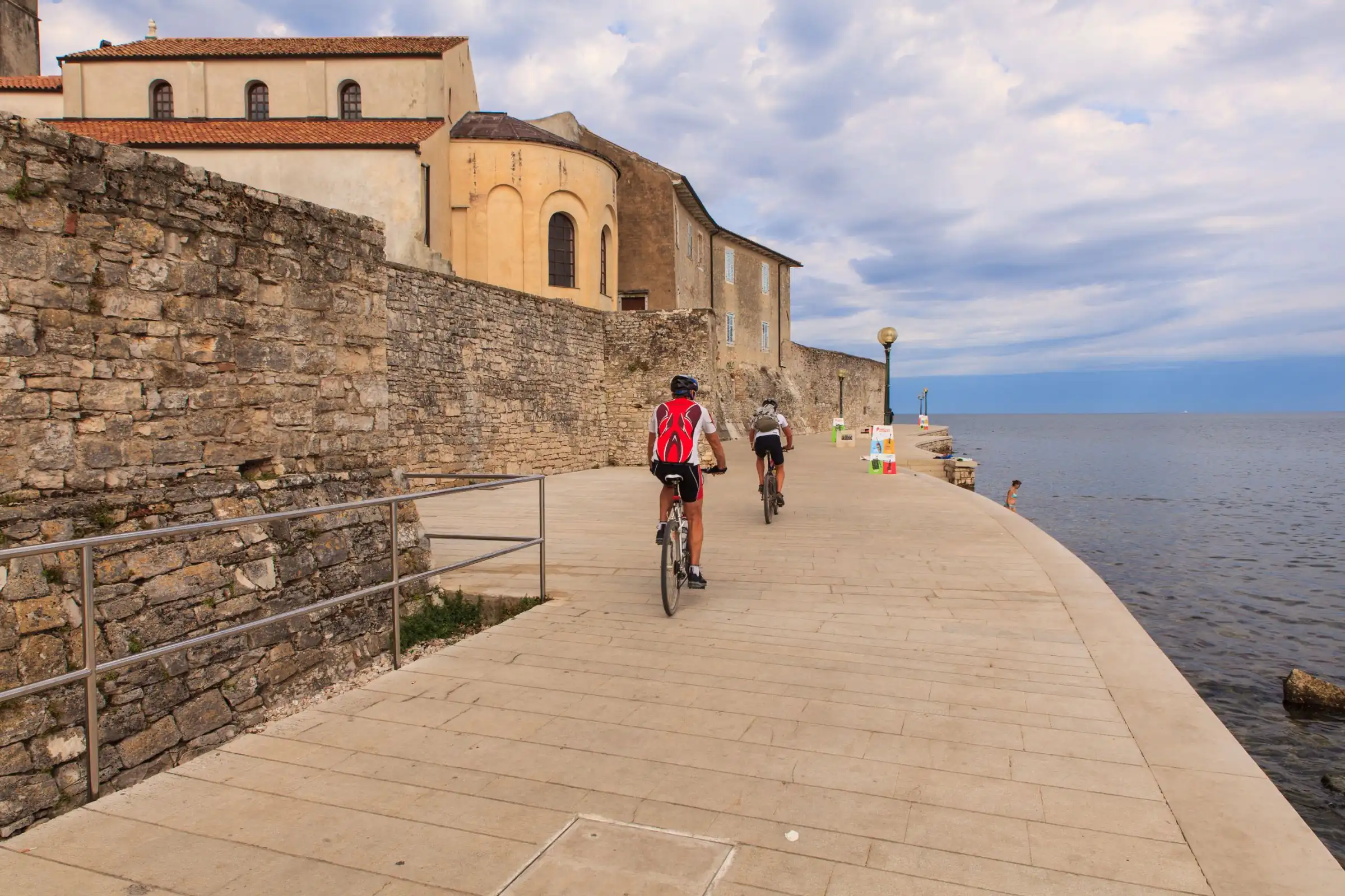 Pista ciclabile Parenzana in Istria — escursione attiva da Pola