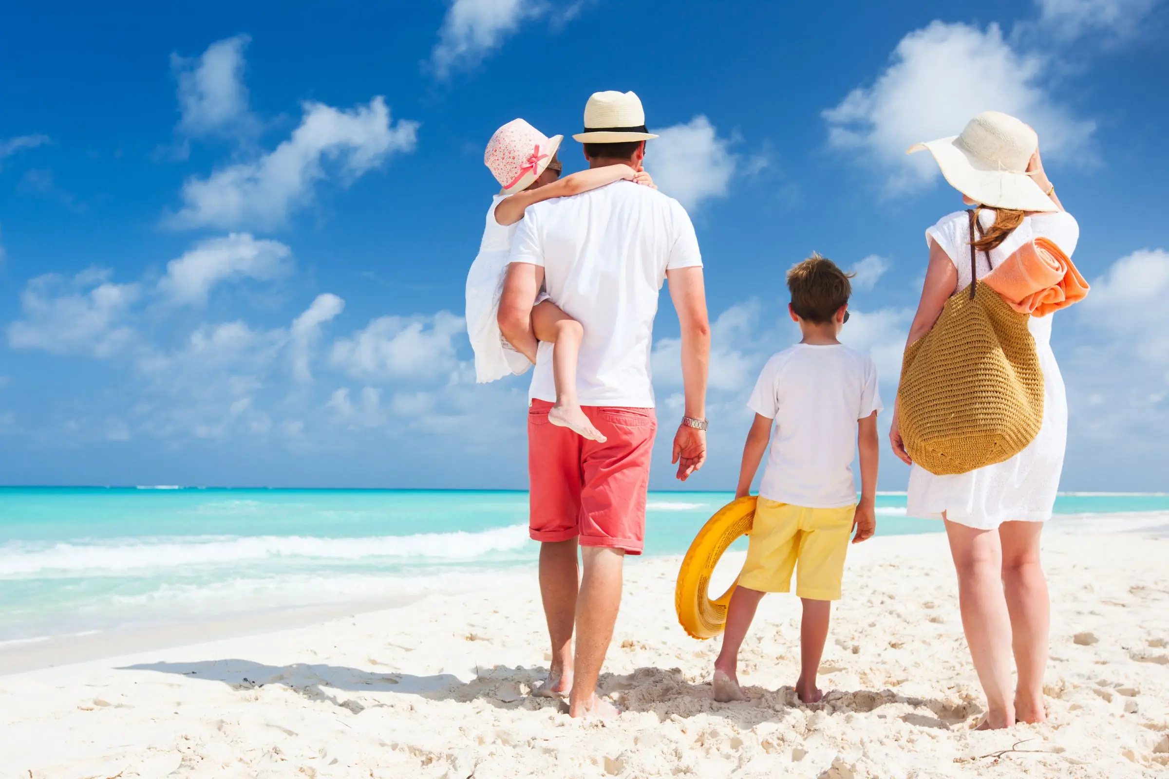 Obitelj na plaži kod Dubrovnika — izlet s djecom