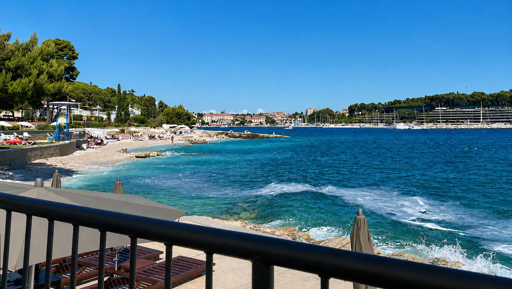 Plaže na Rdečem otoku pri Rovinju
